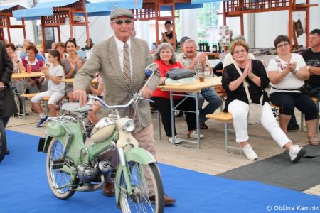 Uspešno izvedena XVII. etnološka prireditev z naslovom Vrti, vrti se kolo… (40)